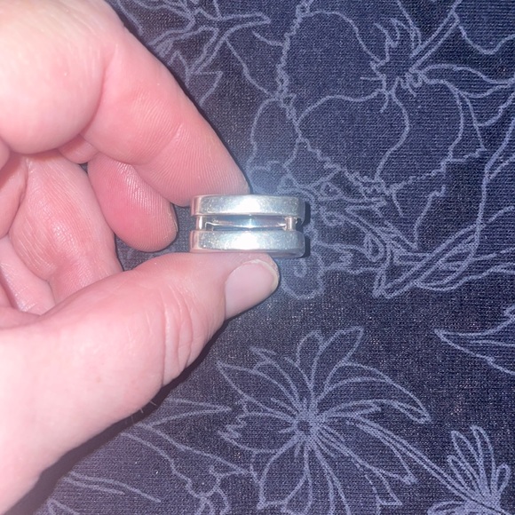This sterling silver ring by Metalsmiths may have been worn once or twice. - Picture 5 of 10